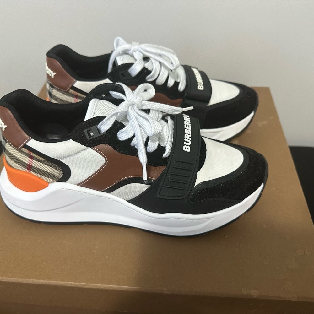 men burberry low top sneakers
